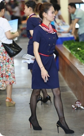 少妇漂亮的制服，性感的黑丝美腿高跟