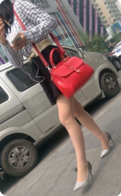 短裙肉丝美腿高跟少妇