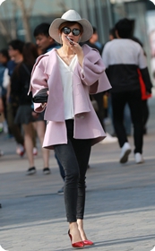 漂亮的美腿高跟少妇