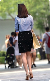 街拍气质职业装短裙高跟少妇