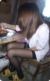 爱穿黑丝的女同学