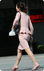 少妇迷人的身姿丝袜美腿套装