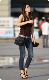 文静女孩 裸足高跟