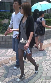 街拍大街上的美腿黑丝诱惑