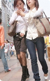 街拍半透明衬衣黑丝网袜sz