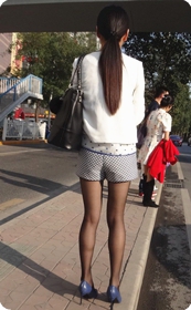 街拍在打车的黑丝sz