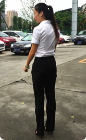 4S店的高个销售女郎，短袖长裤黑色高跟也很有感