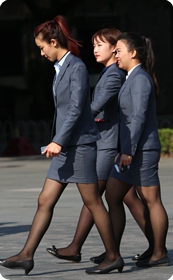 美丽的制服黑丝美腿少妇