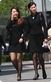 黑丝美腿高跟姐妹一起逛街
