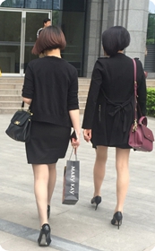 午餐后归来的三个高跟丝腿OL，哪位更胜一筹