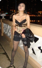 穿黑丝的妻子,成为众人的目标