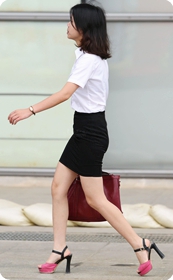包臀短裙美腿高跟少妇