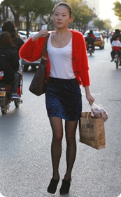 街拍少妇,完美色彩搭配